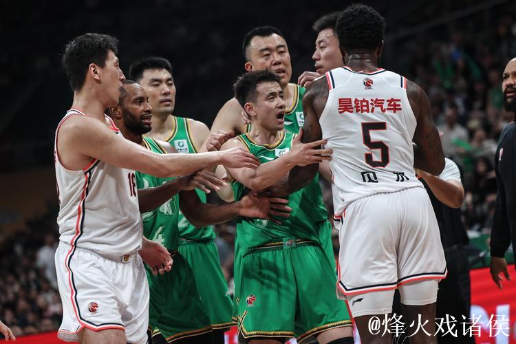 CBA赛事激战正酣:广东挑战劲旅,上海对阵同曦,山西冲击首胜 CBA赛事激战正酣:广东挑战劲旅,上海对阵同曦,山西冲击首胜