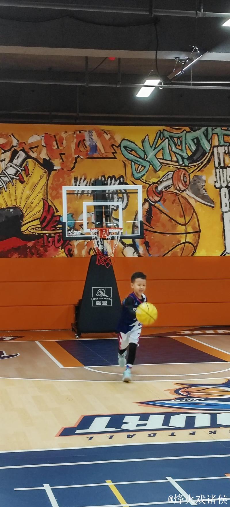 这位五年级的小朋友，球技竟然比我还强！