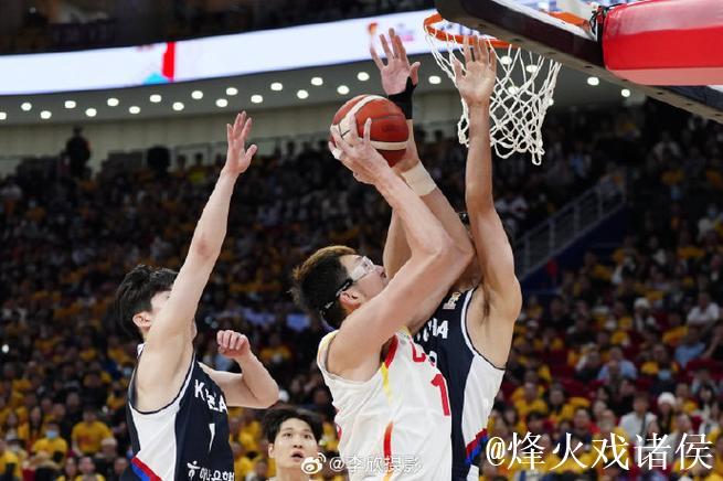 男篮世界杯预选赛:中国队在北京五棵松体育馆对阵韩国队 男篮世界杯预选赛:中国队在北京五棵松体育馆对阵韩国队