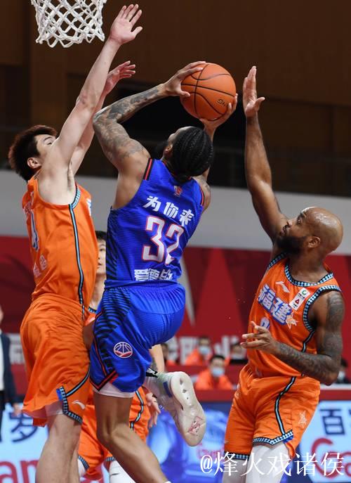 CBA俱乐部杯：爱德华兹23分7板5助 江苏力克辽宁